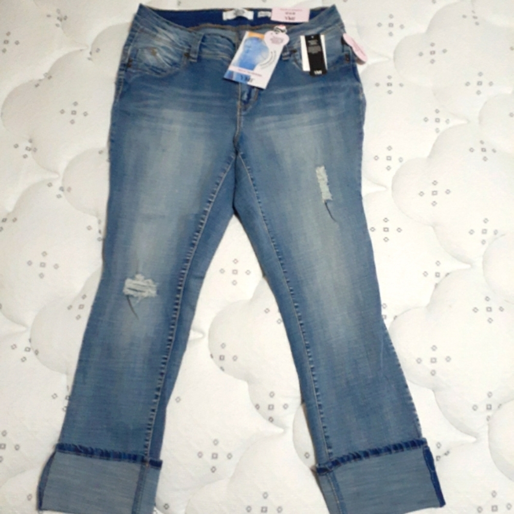 NWT Ladies YMI Cropped Jeans